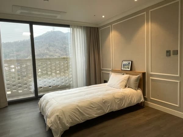 Premium, Like PentHouse, 2BR, 2BA, 90Meals/mo, 15Rounding/mo. photo 5