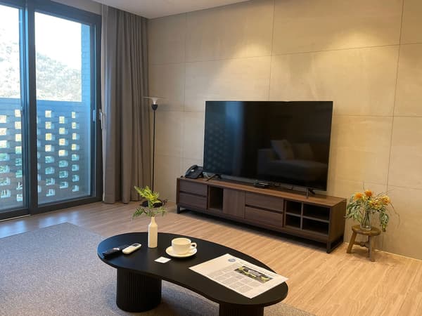 Luxury, 2BR, 2BA, 90Meals/mo, 15Rounding/mo. 写真 3