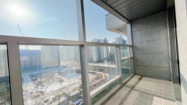 Spacious Two-Room with Two Baths and Wide Terrace, Walking Distance to Byeongjeom Station on Line 1 foto 3