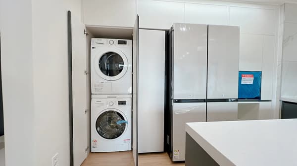 Spacious Two-Room with Two Baths and Wide Terrace, Walking Distance to Byeongjeom Station on Line 1 foto 4
