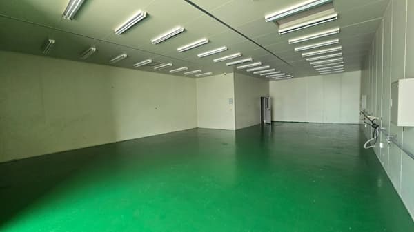 5-Min to Samsung | 2,135 SqFt.  | Warehouse | Wide Yard | 5-Ton+ Truck Access photo 3