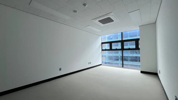 Location: 1-minute walk from Byeongjeom Station(Ultra-convenient transit access) photo 4
