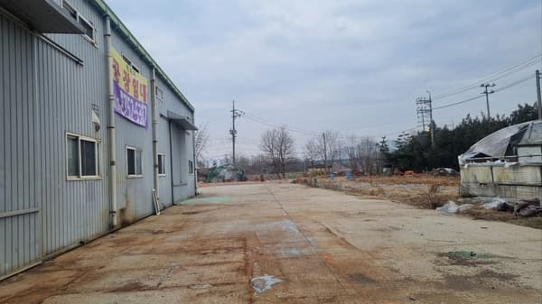 Large-Scale Urban Warehouse photo 5