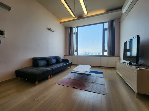 Loft, Fully Furnished, Low Deposit, Near Gangnam Station. photo 2