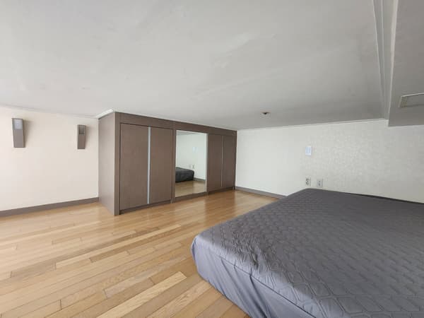Loft, Fully Furnished, Low Deposit, Near Gangnam Station. photo 5