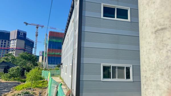 New And Vaulted Ceilings Warehouse In Osan. photo 3