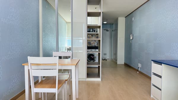 Fully Furnished, South Facing, Good Lighting. 2 Minutes Walk from Ewha station. (사본) photo 4