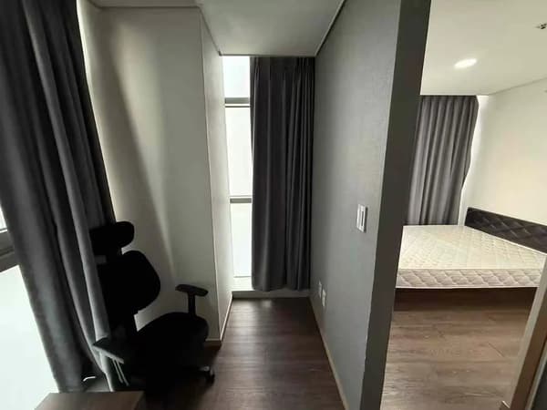 1 Minute Walk from Sinchon Station, Fully Furnished, Separate Room and Living Room photo 4