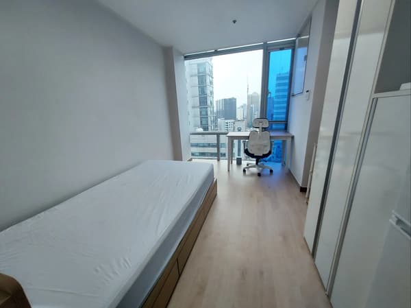 Low Deposit, Full Option, Walking Distance to Sinchon, Sogang University, and Yonsei University photo 2