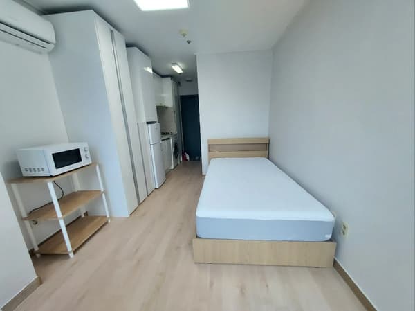 Low Deposit, Full Option, Walking Distance to Sinchon, Sogang University, and Yonsei University photo 3
