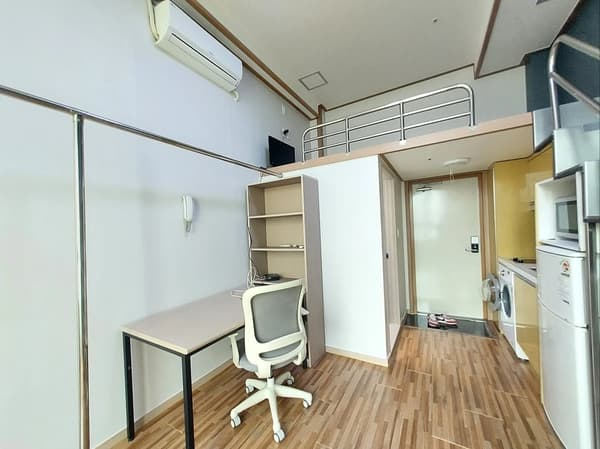 복층, 신촌역 도보 3분 거리, 8월말 입주 협의 photo 2