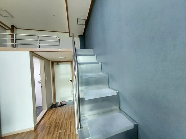 복층, 신촌역 도보 3분 거리, 8월말 입주 협의 photo 5