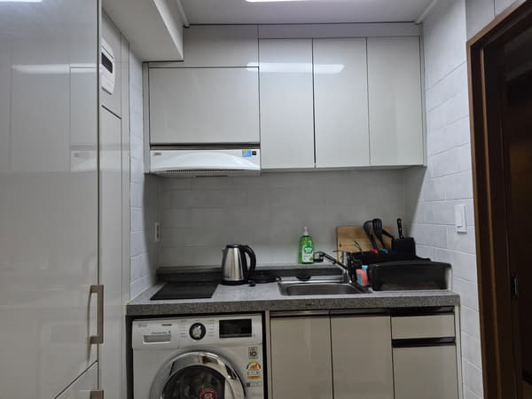 3 Minutes Walking Distance from Sinchon Station, Full Option, Move-In Negotiation Required photo 5
