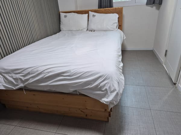 3 Minutes Walking Distance from Sinchon Station, Full Option, Move-In Negotiation Required photo 3