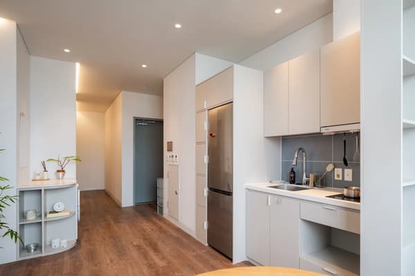 High Floor (Women Only), Newly Built, 3-Minute Walk from Sinchon Station, Common Living Room and Bathroom, Suitable for 3-4 Person Household photo 3