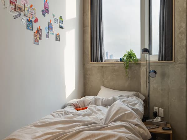 3-minute walk from Sinchon Station, new building, shared living room and bathroom. Suitable for a family of 3. photo 4