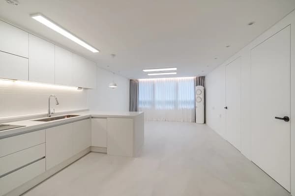 1 Minute Walk to Gangnam Station, 2BR, 2BA, Fully Furnished photo 4