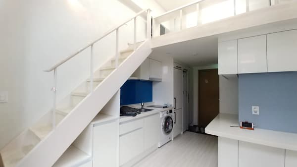 3 Minutes Walk from Sinchon Station, Duplex Structure, ARC Eligible. photo 3