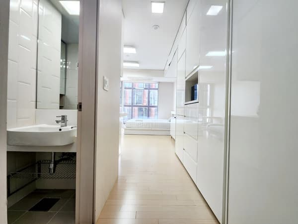 Low Deposit, Fully Furnished, 1 Minute Walk to Gangnam Station, ARC Available photo 5