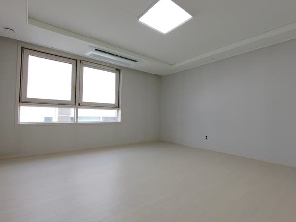 5-Minute Walk to Gangnam, Yeoksam Stations, 5 Years Old, Business Only photo 5