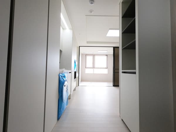 5-minute walk from Gangnam Station and Yeoksam Station, 5-year-old new building, business-friendly, 5th floor, south-facing photo 5