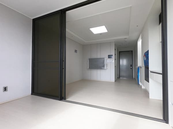5-minute walk from Gangnam Station and Yeoksam Station, 5-year-old new building, business-friendly, 5th floor, south-facing photo 3