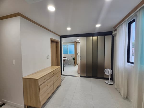 1-Minute Walk from Yangjae Station, 2BR, 1BA, Remodeled, Available After July 14 Foto 2