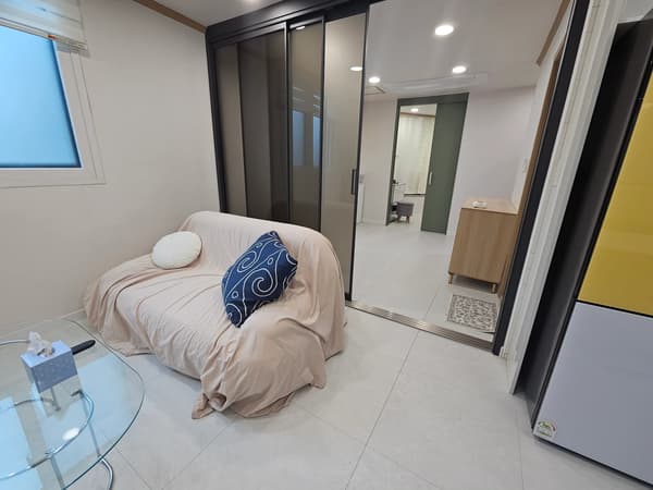 1-Minute Walk from Yangjae Station, 2BR, 1BA, Remodeled, Available After July 14 Foto 5