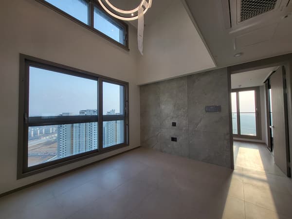 Near Dongtan Station, New, Penthouse, 2BR + Loft, 2BA, Fitness, NO ARC. photo 2
