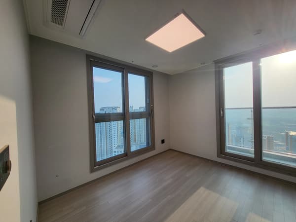 2BR + Loft, 2BA, Near Dongtan Station, New Construction, Penthouse, Business. photo 4