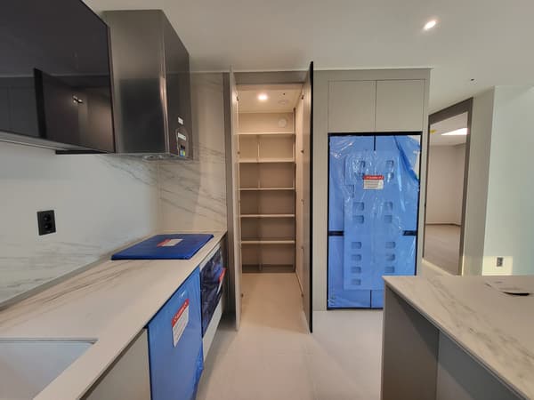 Monthly Rent KRW 3,000,000+VAT for Business Contracts, 2BR+Loft, 2BA, NO ARC photo 2