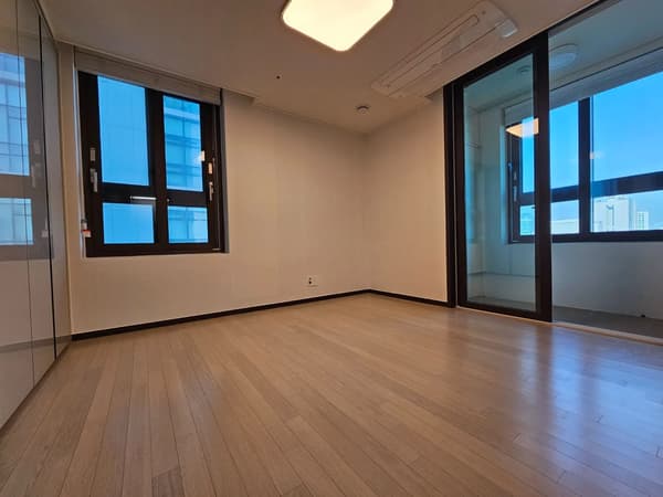 New, 2BR, 1BA, Business Contract, NO ARC Foto 5