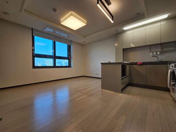 New, 2BR, 1BA, Business Contract, NO ARC Foto 4