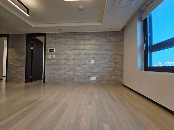New, 2BR, 1BA, Business Contract, NO ARC Foto 3