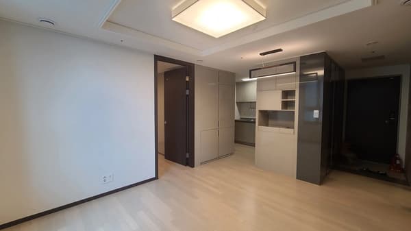 2BR, 1BA, New, Business Contract, NO ARC Foto 3