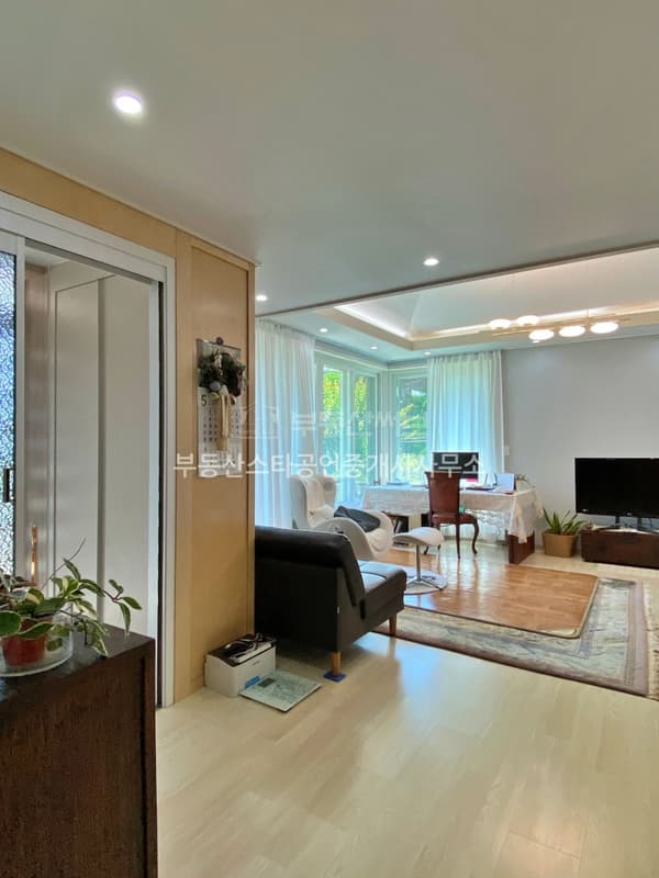 Single-family House, 4+1BR, 2BA, 1 Basement Foto 3