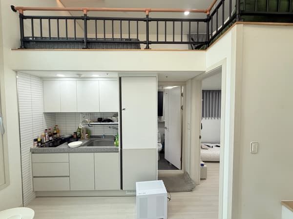 Neubau, 3 Minuten zu Fuß vom Bahnhof Sinchon, separate Einzimmerwohnung + Duplex, einziehbar, Erdgeschoss Foto 3