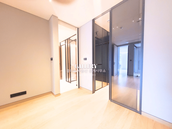 Urgent Sale, Move-in Ready, Comprehensive Transfer, East-facing, Vertual Tour. photo 5