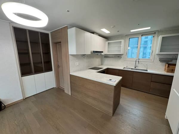 3BR, 2BA, Like New, Community, Walkable Distance to Subway photo 2
