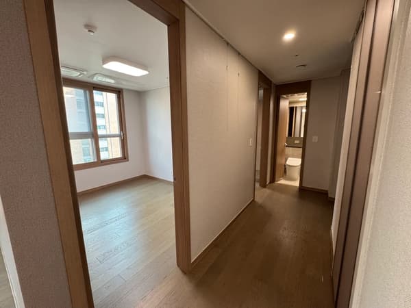 3BR, 2BA, Like New, Community, Walkable Distance to Subway photo 4