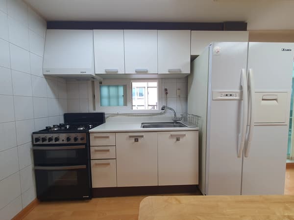 Low deposit, fully furnished, spacious room, large window, immediate move-in foto 5