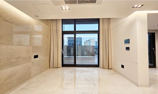Photo 4 de Duplex Penthouse In Cheongdam, Near Apgujeong Rodeo Stn, 1.5BR, 1BA,