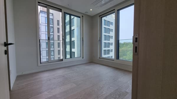 3-Room Han River View  Forest View High-End Officetel with Full Options, New 写真 3