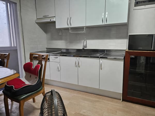 3BR, 1BA, Net siz42m2, Realsonable Sale, Tenant Occupied, Move-in Available. Foto 4