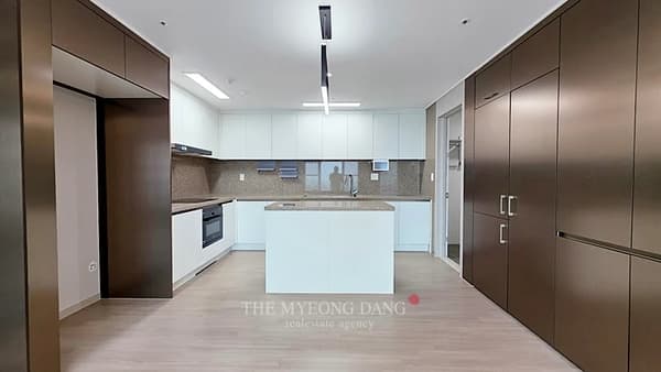 3-minute walk from Cheongnyangni Station, sky view, lunch and dinner provided photo 3