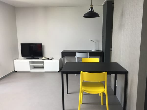 A Beautiful 2-Bedroom Apartment at a Convenient Location photo 2