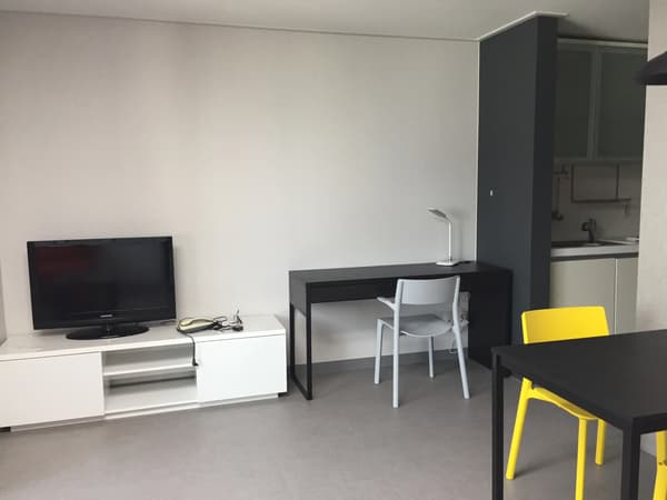 A Beautiful 2-Bedroom Apartment at a Convenient Location photo 5