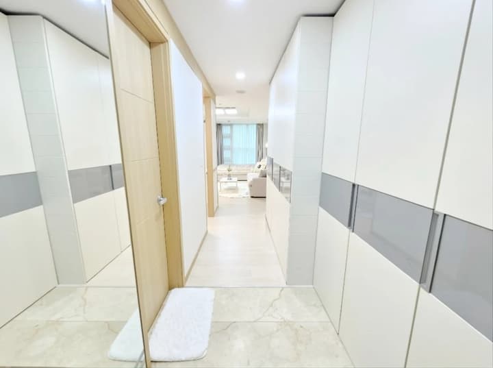 Small deposit and all furnished house in Seoul