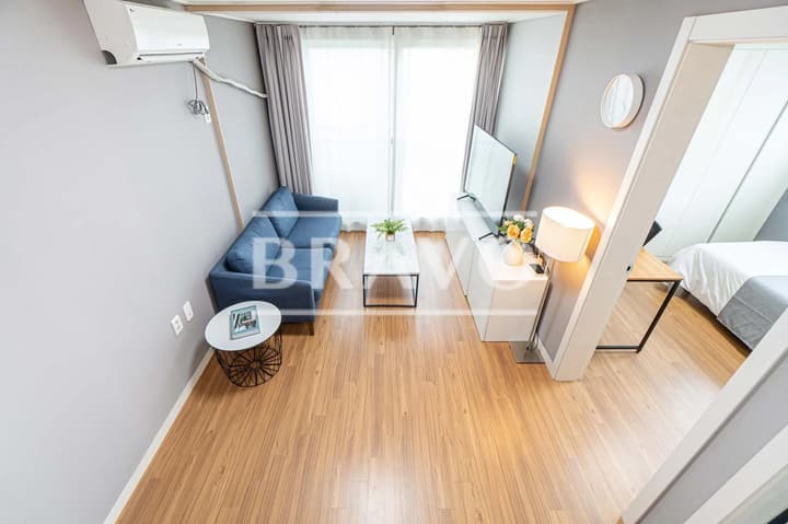 Small deposit and all furnished house in Seoul