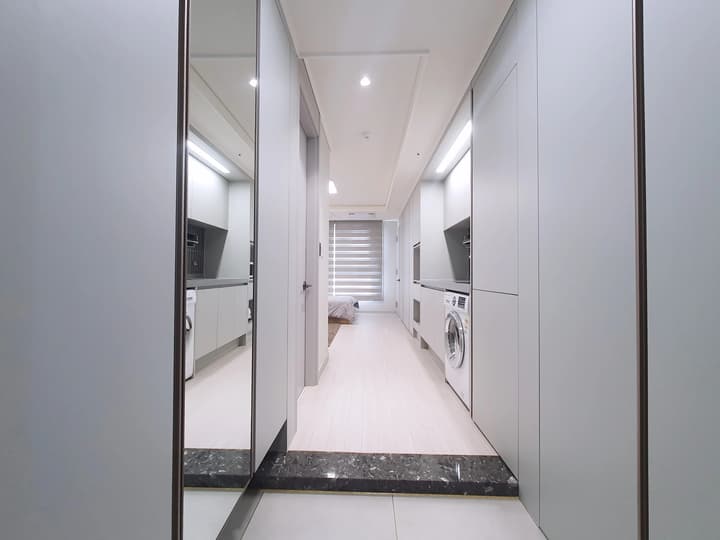 Small deposit and all furnished house in Seoul